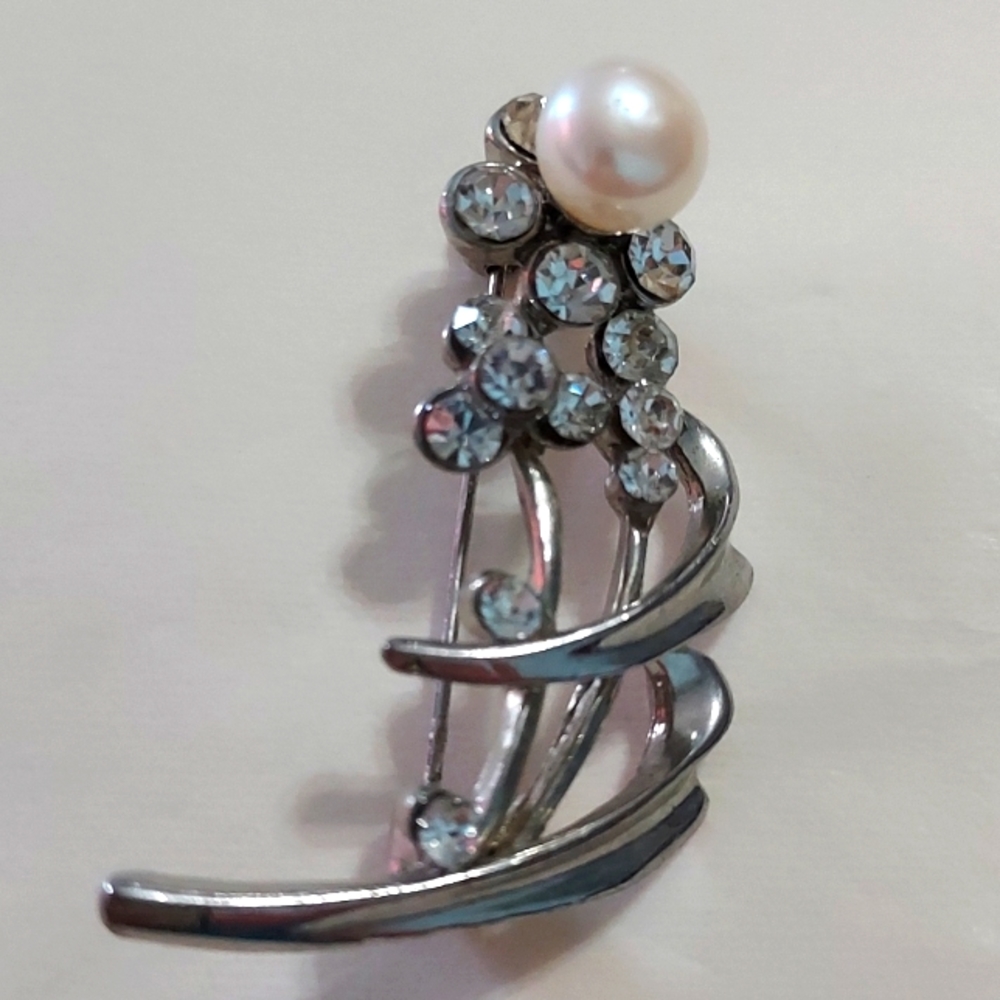 Vintage Rhinestone Silverstone Brooch Pin